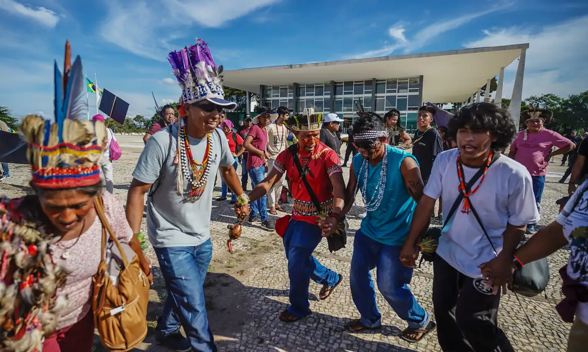 Indígenas fazem ato contra Marco Temporal em frente ao STF -  (crédito: EBC)