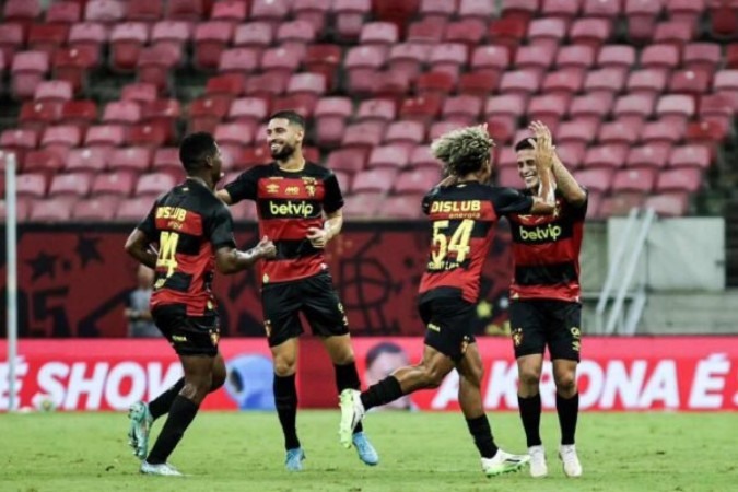 Romarinho comemora o gol da virada no Clássico dos Clássicos -  (crédito: Foto: Divulgação/Sport)