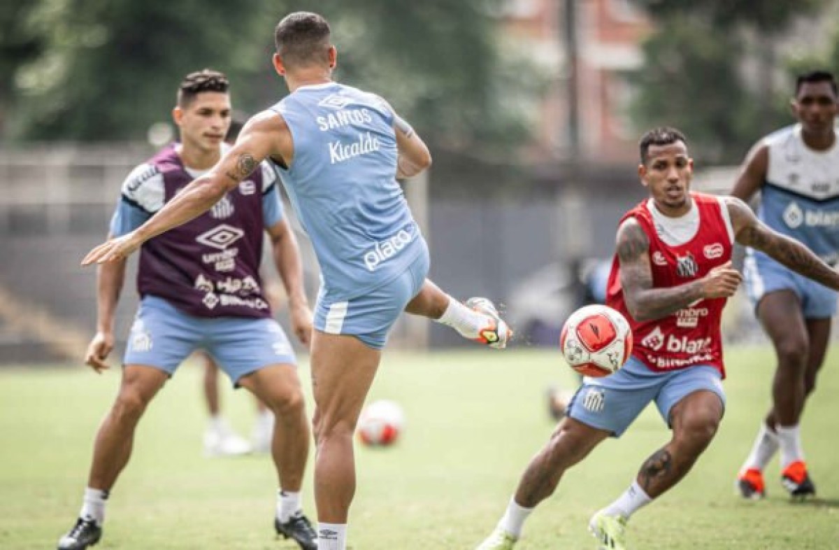 Santos deve usar todo o elenco em jogo-treino com Corinthians