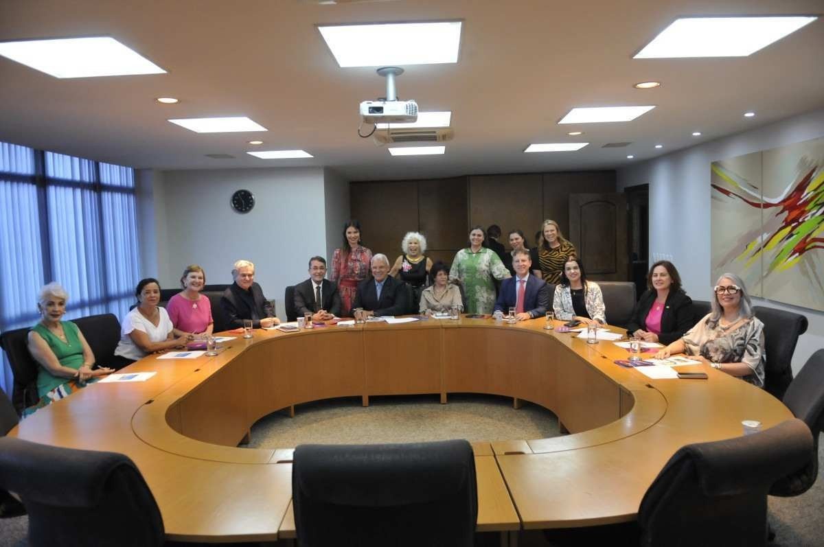  20/03/2024. Crédito: Minervino Júnior/CB/D.A Press. Brasil.  Brasilia - DF. Solenidade de escolha do concurso de arte visual Brasília capital da felicidade. Comissão Julgadora.