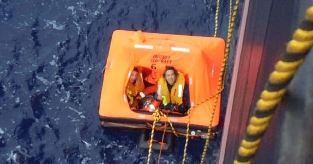 Brasileiro é resgatado em alto-mar após veleiro naufragar
