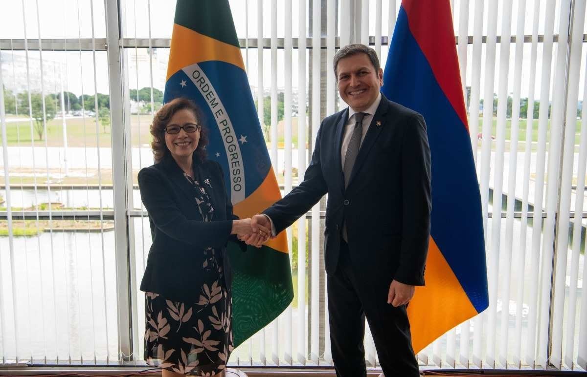 Paruyr Hovhannisyan, vice-ministro dos Negócios Estrangeiros da Armênia, se reúne com a embaixadora Maria Laura da Rocha, secretária-geral do Itamaraty 