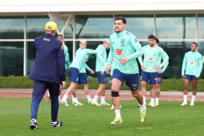 Bruno Guimarães briga por uma vaga entre os titulares do meio de campo da Seleção Brasileira - (crédito: - Foto: Rafael Ribeiro / CBF) Bruno Guimarães briga por uma vaga entre os titulares do meio de campo da Seleção Brasileira - (crédito: - Foto: Rafael Ribeiro / CBF)