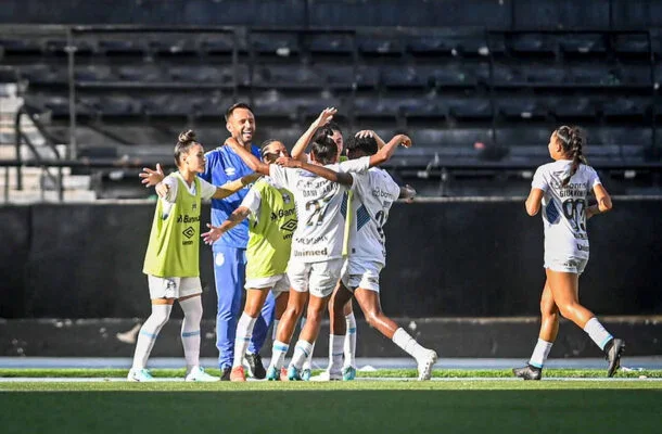 Grêmio conquistou primeira vitória, mas Botafogo segue sem vencer - (crédito: Foto: Staff Images Woman / CBF) Grêmio conquistou primeira vitória, mas Botafogo segue sem vencer - (crédito: Foto: Staff Images Woman / CBF)