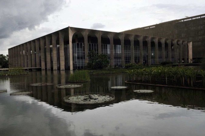 Palácio do Itamaraty: embaixadas e consulados do Brasil espalhados pelo mundo pediram ajuda para orientar as pessoas que desejam fazer doações -  (crédito: Minervino Júnior/CB/D.A.Press)