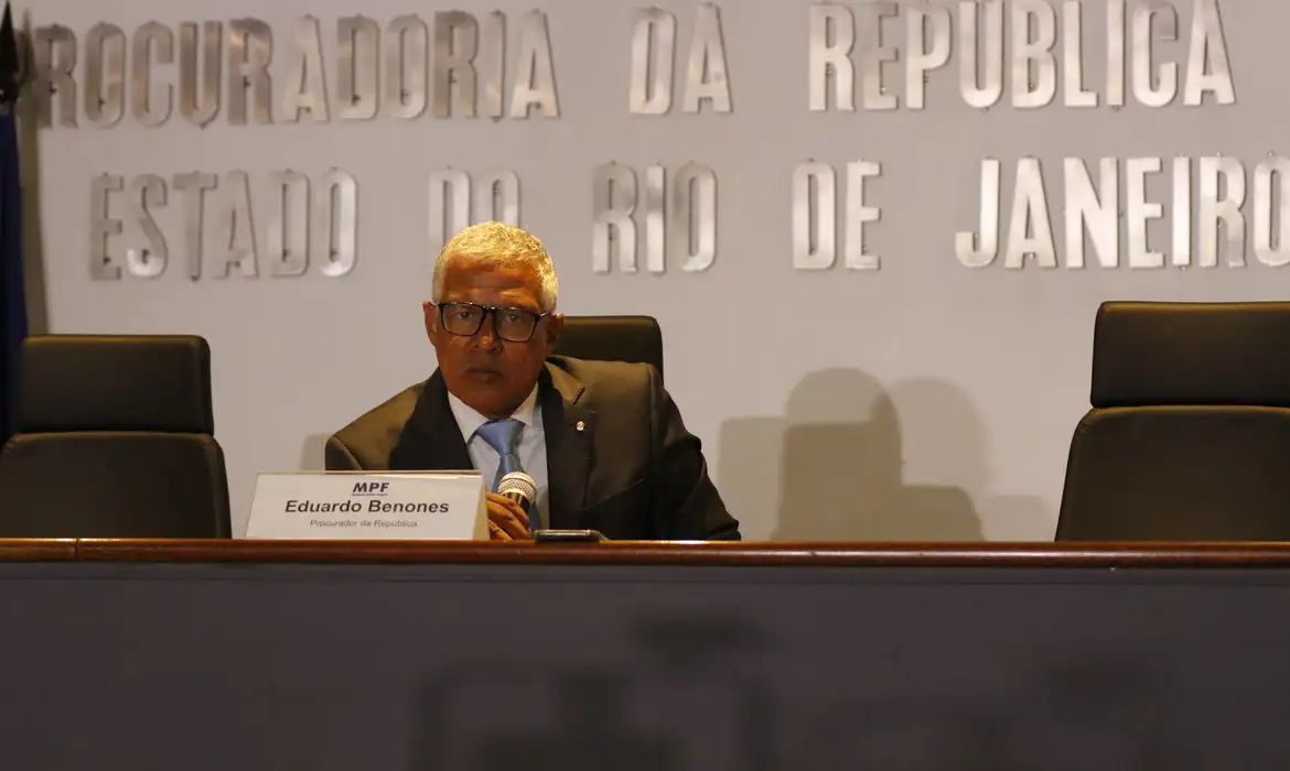 MPF denuncia 8 pessoas por fraude em compra de blindados da PRF -  (crédito: EBC)