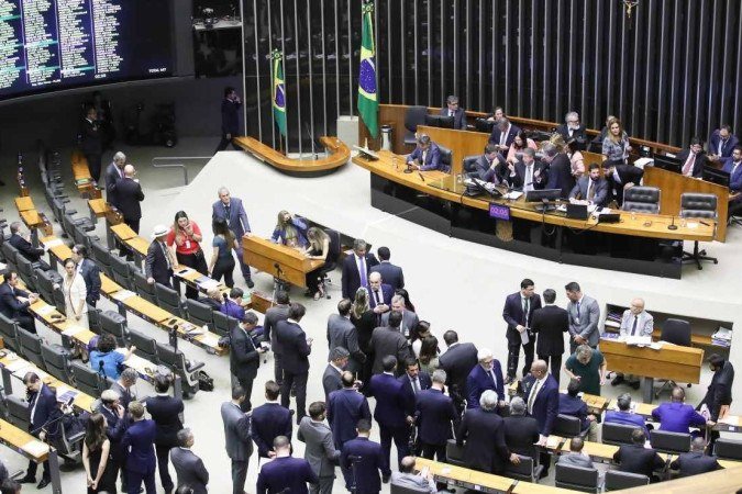 Após negociação com o governo federal, o relator da proposta, deputado Mendonça Filho (União-PE), manteve o aumento da carga horária da formação geral básica para 2.400 horas - (crédito: Zeca Ribeiro/Câmara dos Deputados) Após negociação com o governo federal, o relator da proposta, deputado Mendonça Filho (União-PE), manteve o aumento da carga horária da formação geral básica para 2.400 horas - (crédito: Zeca Ribeiro/Câmara dos Deputados)