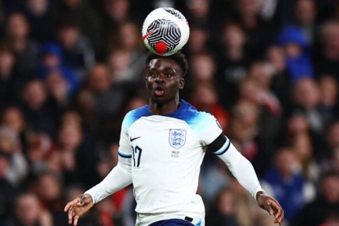 Bukayo Saka é um dos destaques do Arsenal na atual temporada - Foto: Adrian Dennis/AFP via Getty Images -  (crédito: Foto: Adrian Dennis/AFP via Getty Images)