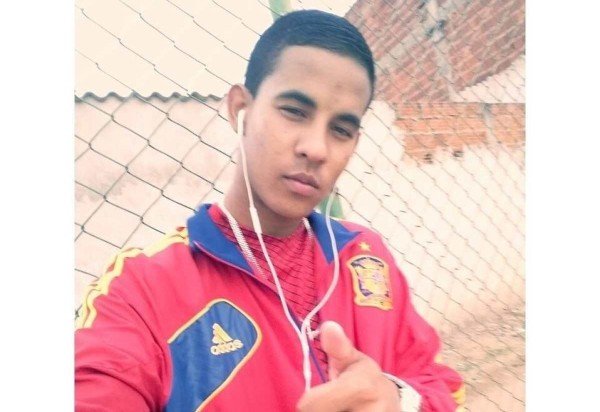 Johnatan morreu ao ser baleado em uma quadra de esportes de Taguatinga Johnatan morreu ao ser baleado em uma quadra de esportes de Taguatinga
