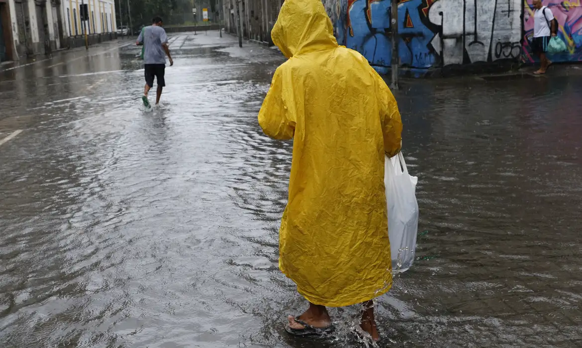 Norte e Noroeste do Rio podem ter até 200mm de chuvas até domingo -  (crédito: EBC)