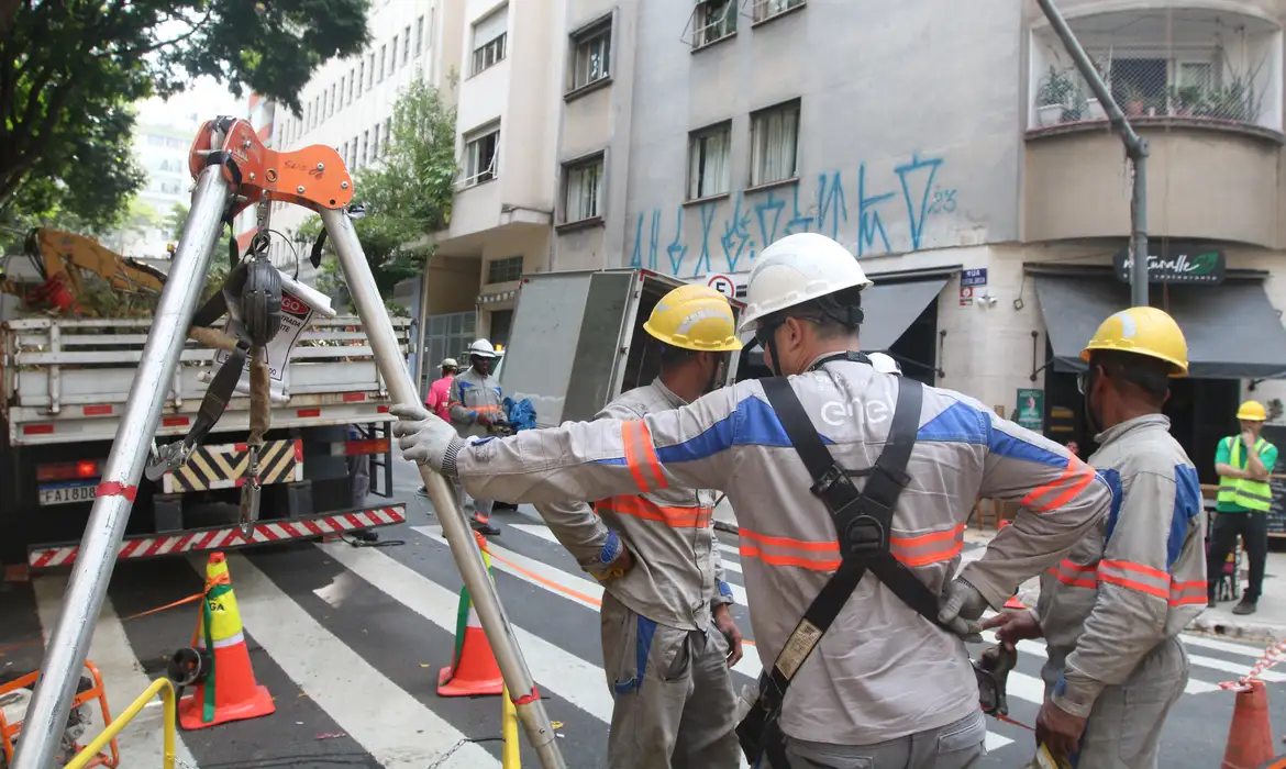 Enel é condenada a indenizar clientes por apagão de novembro em SP -  (crédito: EBC)