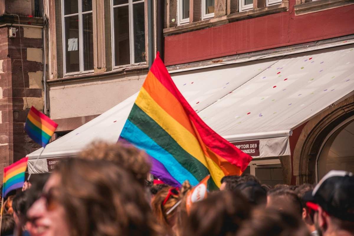 Rússia inclui movimento LGBT em lista de 