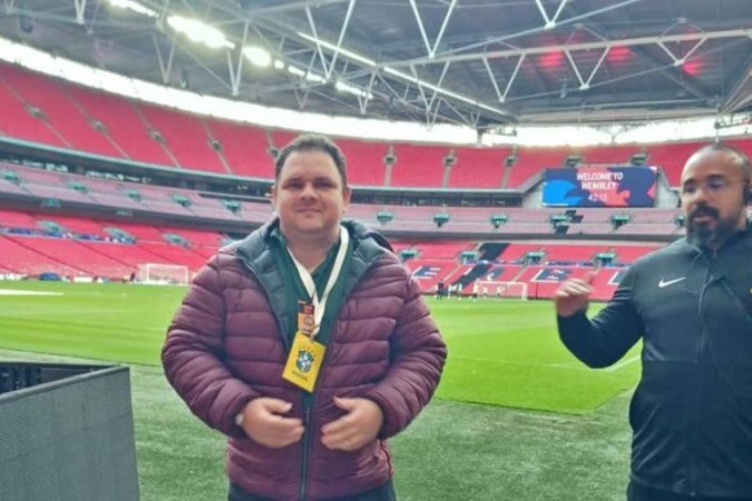 Ao fundo, o arco gigantesco e parte do estádio de Wembley -  (crédito: Foto: Felipe David Rocha/Jogada10)