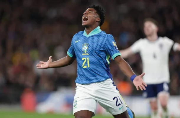 Endrick e Vini Jr celebram o gol da vitória da Seleção Brasileira - Foto: Ben Stansall/AFP via Getty Images -  (crédito: Foto: Ben Stansall/AFP via Getty Images)