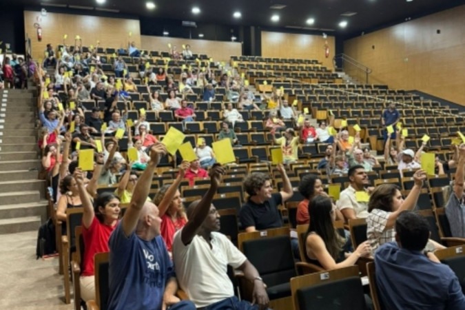 Professores da UnB aprovam indicativo de greve por reajuste salarial