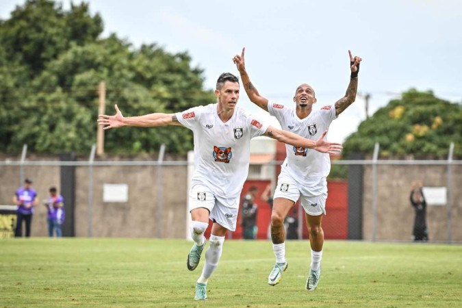 Ataque do Gato Preto foi eficiente e marcou quatro gols apenas no primeiro tempo, para definir a vitória -  (crédito: Ueslei Costa/Resenha arranca toco)
