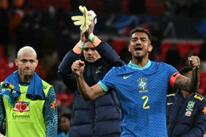 Danilo vibra logo após o gol do Brasil sobre a Inglaterra  -  (crédito: Foto: AFP via Getty Images)