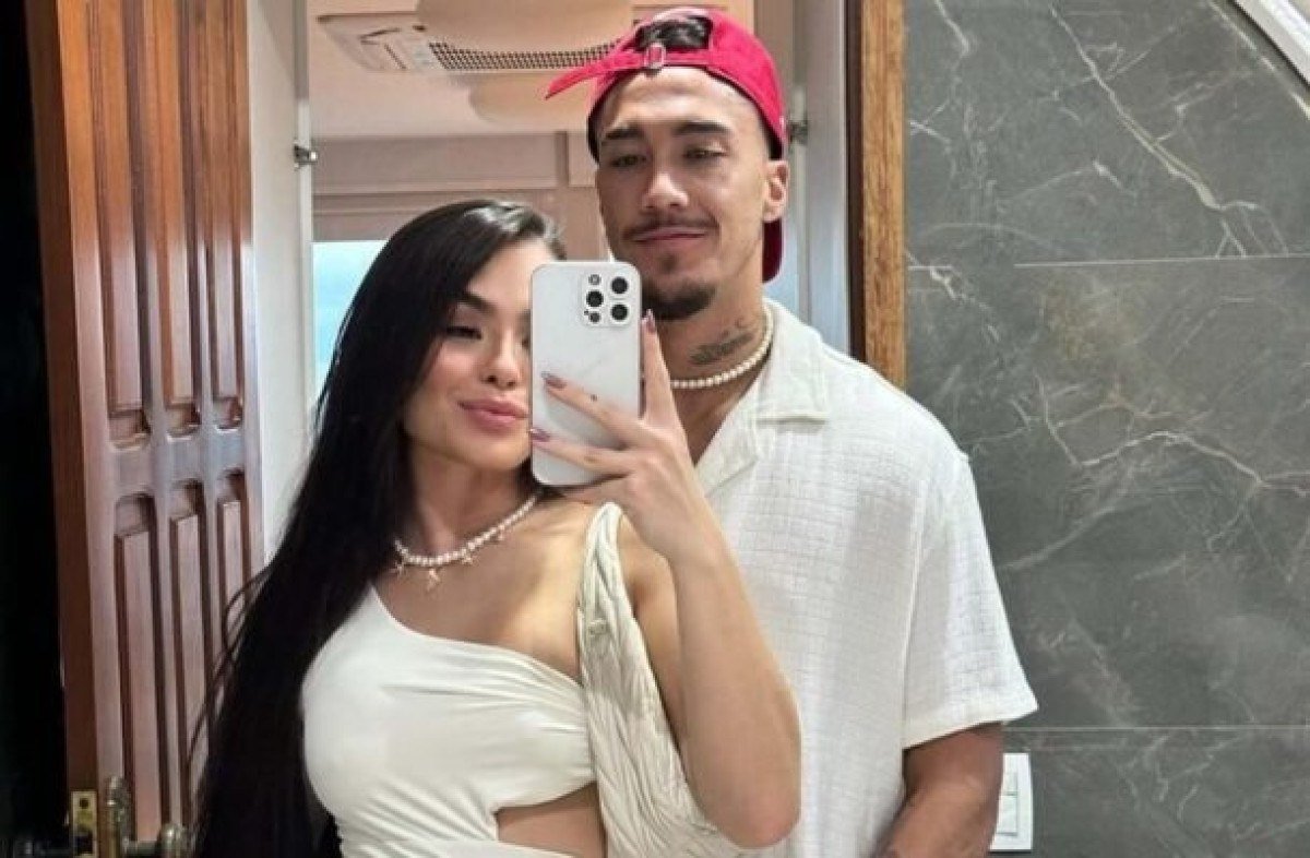 Ex de Vini Jr, Bia Michelle publica pedido de namoro com Romarinho