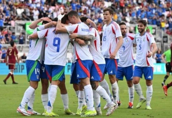 Foto: Divulgação / @azzuri