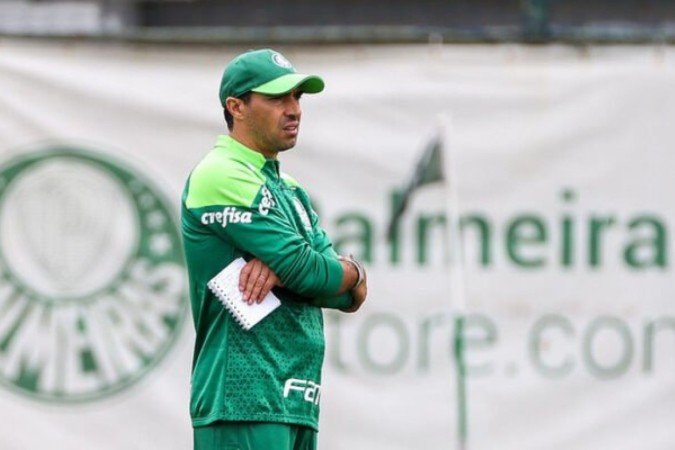 Atletas do Palmeiras recebem orientação do técnico Abel Ferreira  -  (crédito: Foto: Fabio Menotti/Palmeiras)