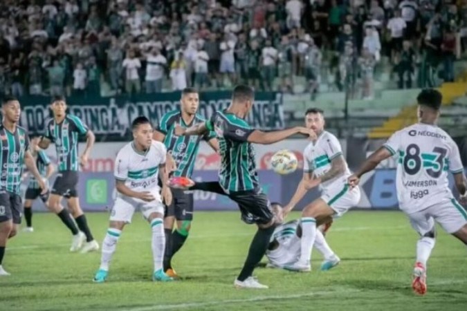 Maringá  vence Coxa na ida, empata na volta e está na final do Paranaense  -  (crédito: Foto: - Fernando Teramatsu/Maringá)