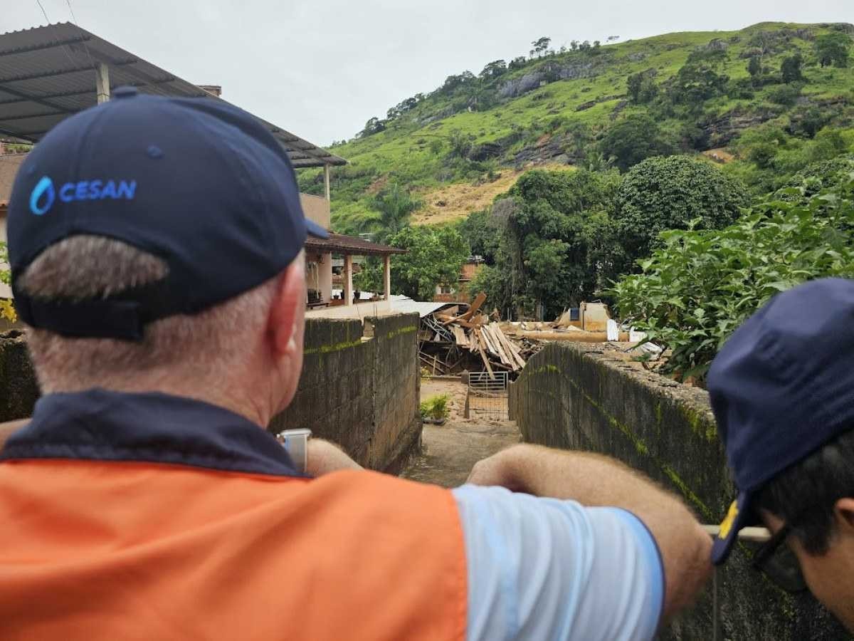 Governador Renato Casagrande em Mimoso do Sul, um dos locais mais atingidos pelas chuvas no Espírito Santo