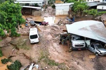 Cheia do rio Muqui do Sul deixou um rastro de destruição em várias regiões de Mimoso do Sul -  (crédito: Redes sociais/Reprodução)
