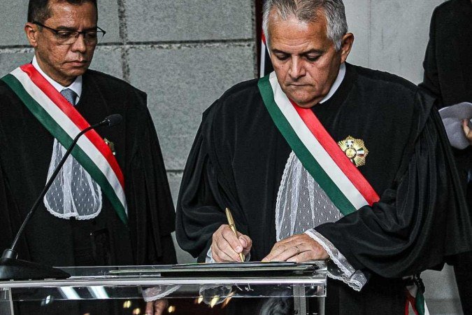  Vice-presidente e Corregedor, Desembargador José Leone Cordeiro Leite também tomou posse