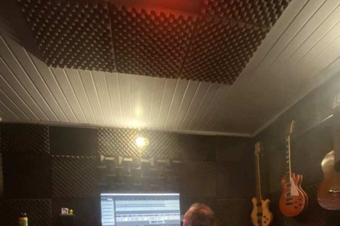 Músico Marcus Finin grava o álbum Humilde heresia no estúdio  Zimmer Collen, em Ceilândia.