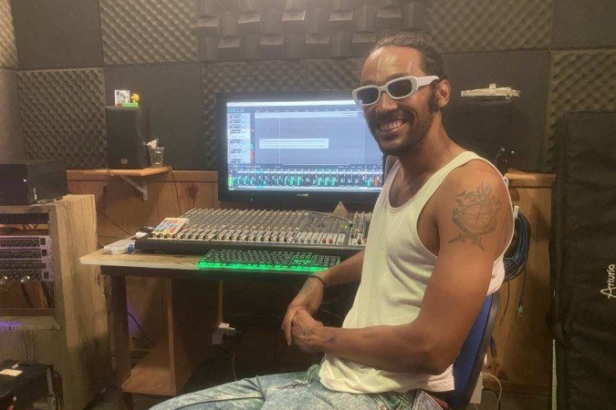 Músico Marcus Finin, que lança do disco Humilde heresia