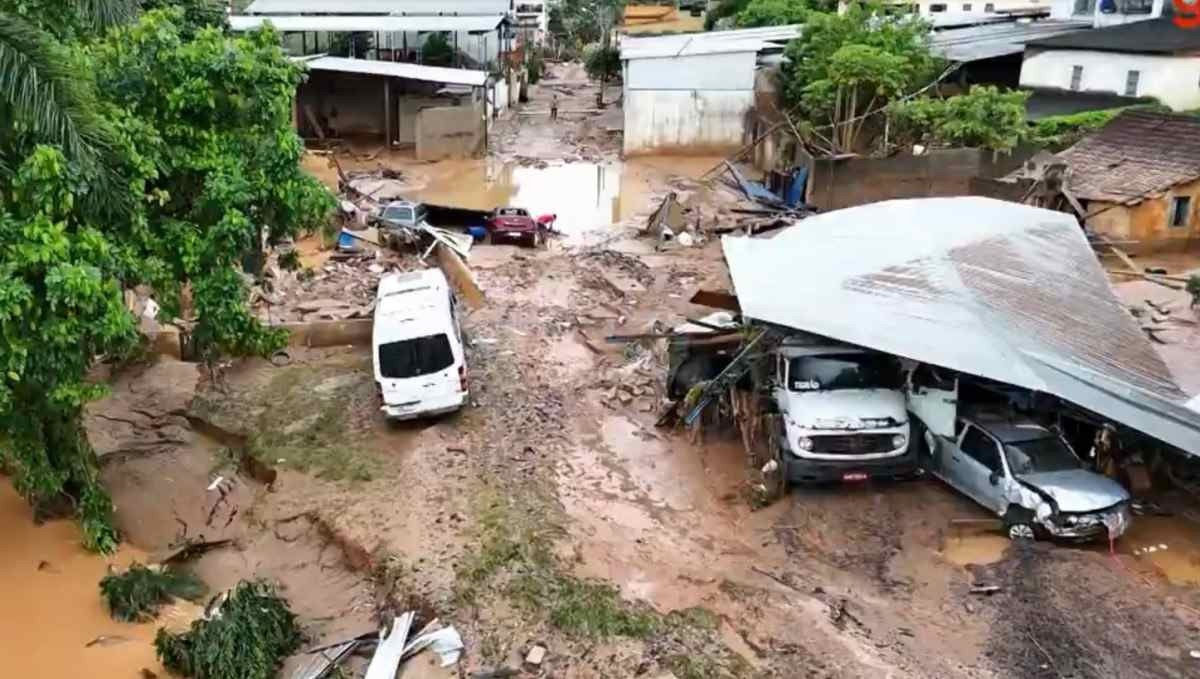 Sobe para 20 os mortos pelas chuvas no ES; governador pede ajuda federal
