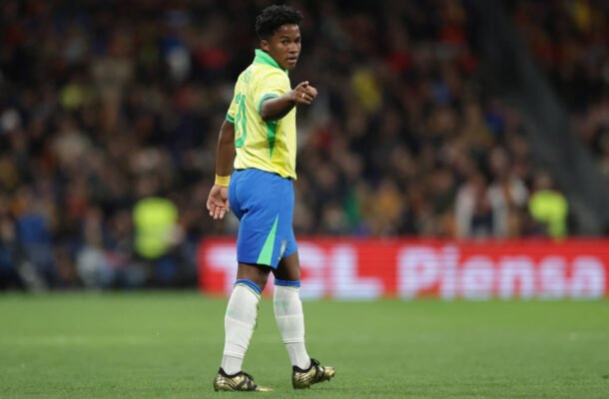 Juiz inventa pênaltis, rouba noite de Endrick, mas Brasil arranca empate com a Espanha
