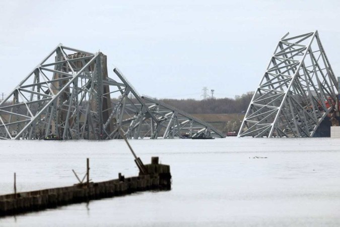  A ponte Francis Scott Key depois de ser atingida por um navio de carga e desabar em 26 de março de 2024 em Baltimore, Maryland       -  (crédito: ROB CARR / GETTY IMAGES NORTH AMERICA / GETTY IMAGES VIA AFP)