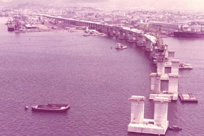 Com 13,2 km, a Ponte Rio-Niterói era a terceira maior do mundo quando foi inaugurada -  (crédito: Getty Images)