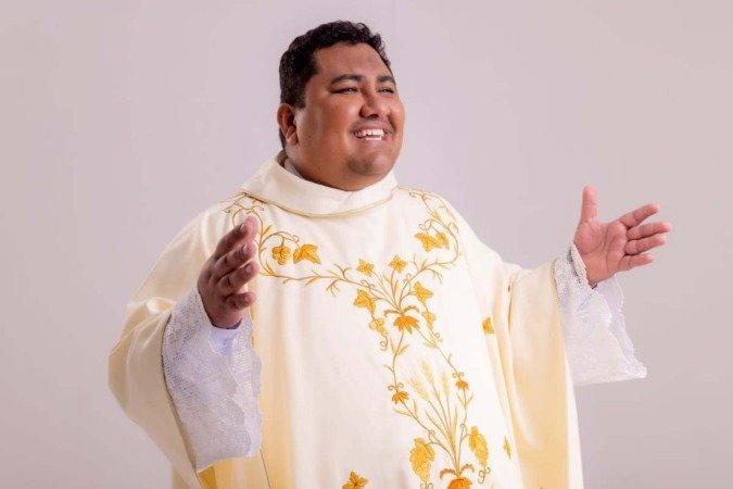 Padre Raimundo Nonato do Rego está no primeiro semestre de medicina e pensa em se especializar em psiquiatria - (crédito: Arquivo pessoal) Padre Raimundo Nonato do Rego está no primeiro semestre de medicina e pensa em se especializar em psiquiatria - (crédito: Arquivo pessoal)