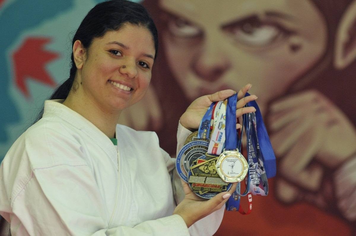  26/03/2024 Crédito: Carlos Vieira CB/DA Press. Brasília DF. Revista. Renascimento com histórias de superação. Karatê. Rebeccah Oliveira e Maria Clara. Academia Boaz, Samambaia.