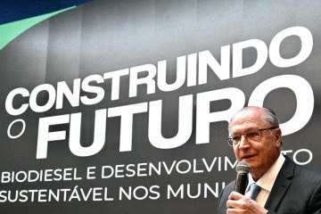Alckmin durante coletiva de imprensa, no seminário 'Construindo o Futuro: Biodiesel e Desenvolvimento Social nos Municípios' -  (crédito: Reprodução/Cadu Gomes/VPR)