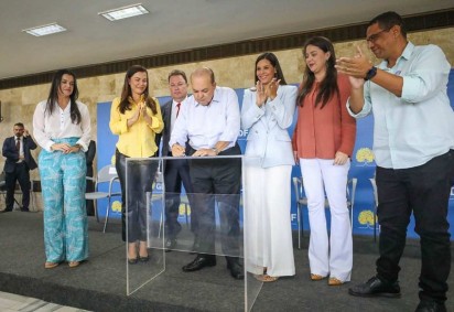 Ibaneis Rocha: projeto de lei reestrutura carreira de assistente social  -  (crédito:  Renato Alves/Agência Brasília)