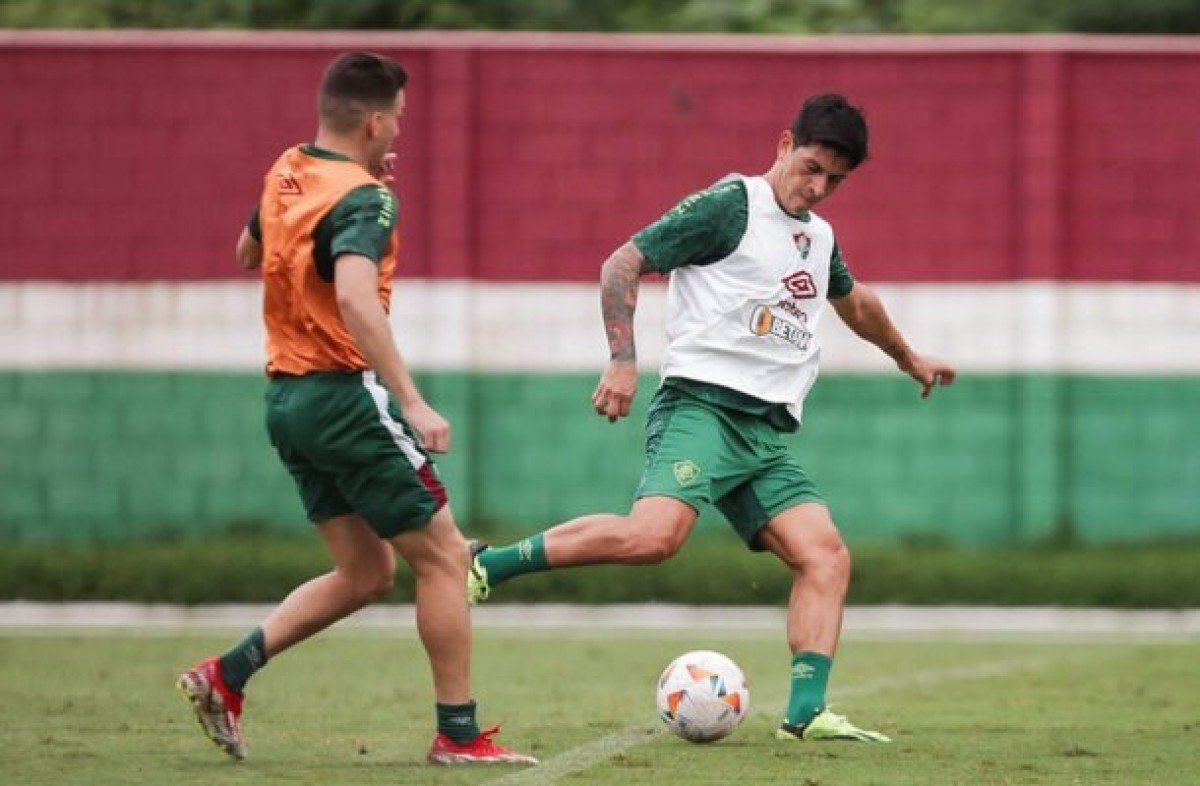 Cano e Douglas Costa voltam a treinar no Fluminense antes da estreia