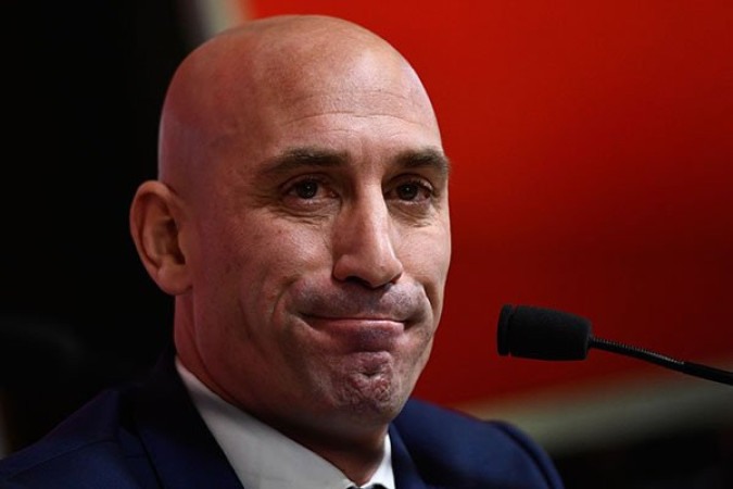 Luis Rubiales renunciou ao cargo de presidente da Federação Espanhola após beijo forçado na jogadora Hermoso - Foto: Divulgação/RFEF -  (crédito:  AFP via Getty Images)