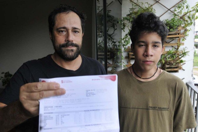 Francisco das Chagas não esconde a preocupação com o diagnóstico de dengue do filho, João Pedro