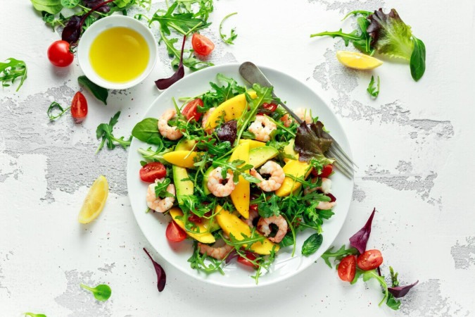 Salada de alface com camarão e abacate (Imagem: DronG | Shutterstock)  -  (crédito: EdiCase - Culinaria -> Diversão e Arte)