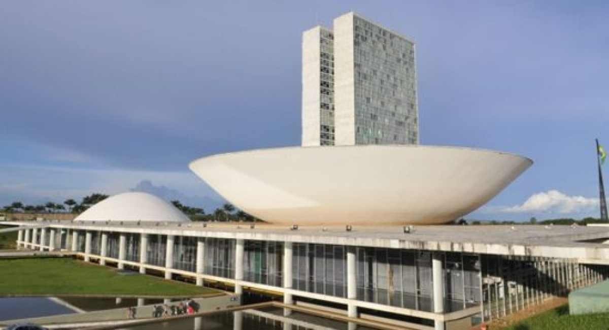 Fim da janela partidária deve esvaziar Brasília nesta semana