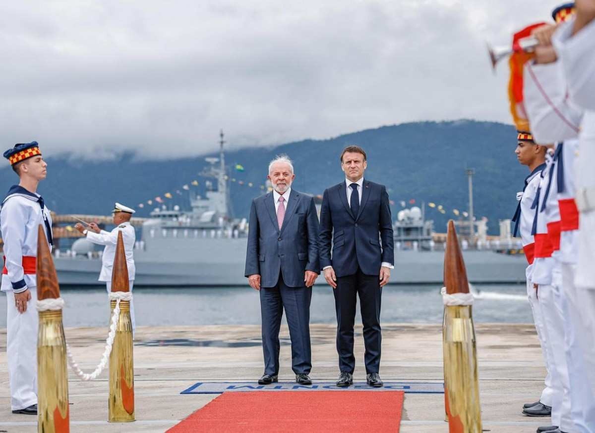 No Rio, Lula e Macron lançam ao mar submarino Tonelero