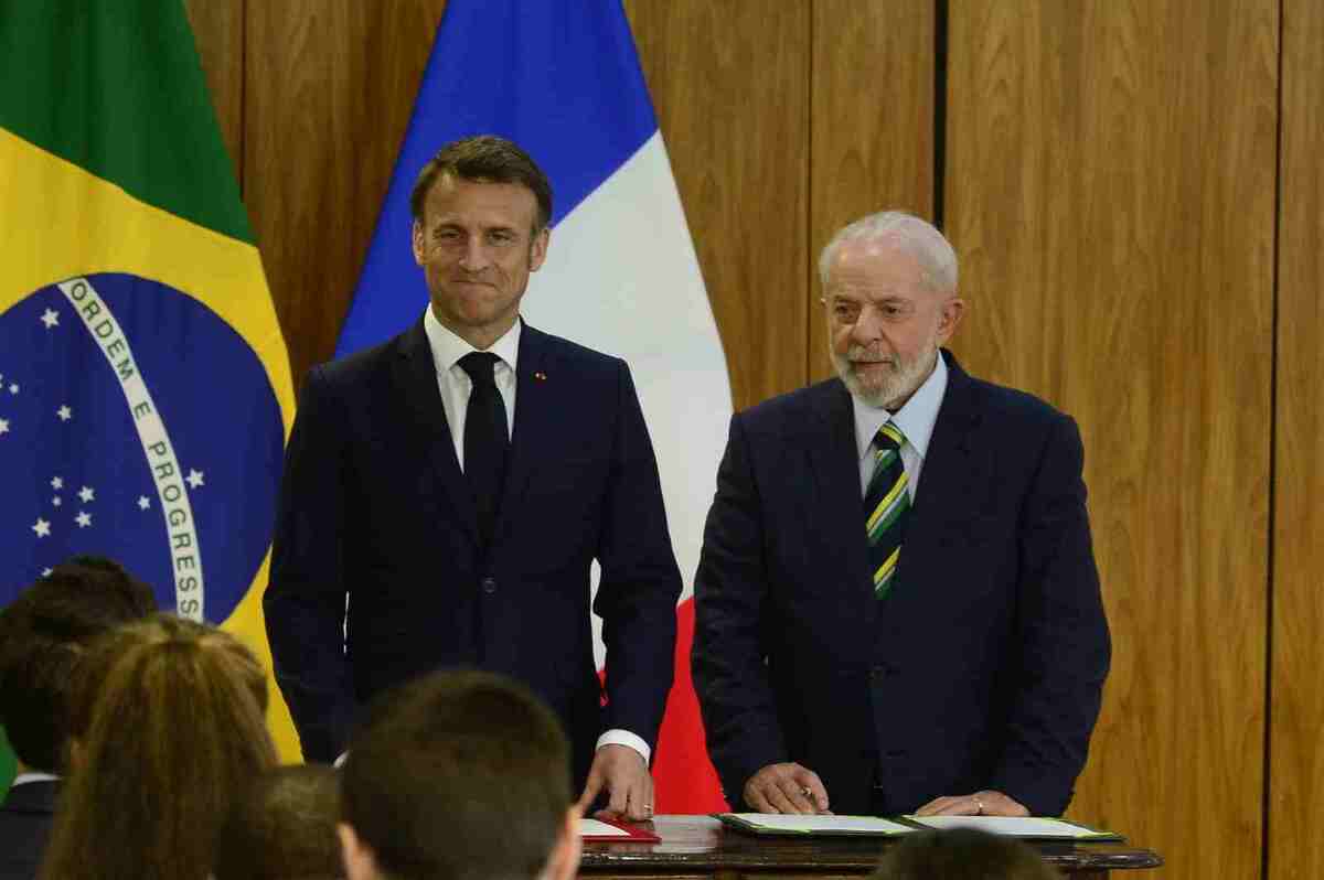 Luiz Inácio Lula da Silva, presidente do Brasil, e Emmanuel Macron, presidente da França, se reuniram nesta quinta-feira (28/3) no Palácio do Planalto -  (crédito: Marcelo Ferreira/CB/D.A Press)