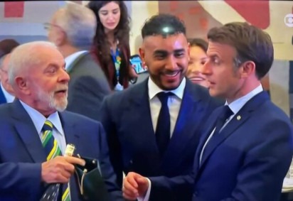 Payet, do Vasco, em evento com presidentes do Brasil e França -  (crédito: Foto: Reprodução / GloboNews)