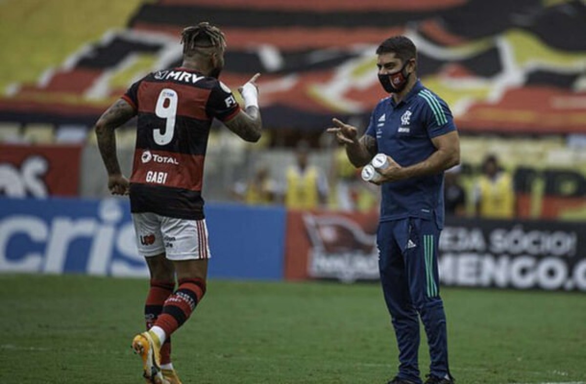 Médico do Flamengo analisa situação de Gabigol e comenta volta de Gerson