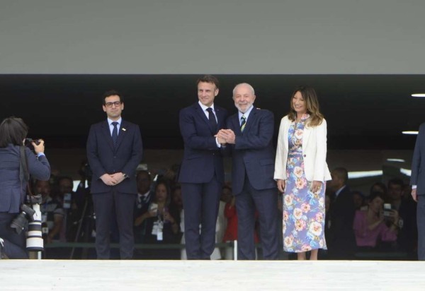 Encontro de Lula com o presidente francês Emmanuel Macron no Palácio do Planalto, em Brasília, nesta quinta-feira (28/3) -  (crédito: Marcelo Ferreira/CB/D.A.Press)