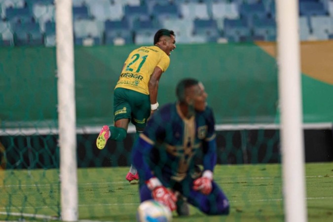 Brasiliense perdeu de 8 x 2 no agregado e foi eliminado da Copa Verde -  (crédito: Cuiabá/Divulgação)
