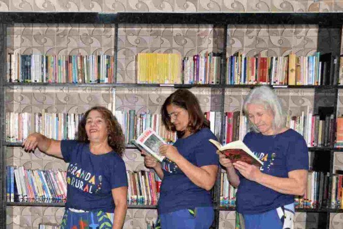 Grupo de contadoras de histórias Paepalanthus, formado por Aldanei Menegaz, Míriam Rocha, Rose Costa e Simone Carneiro